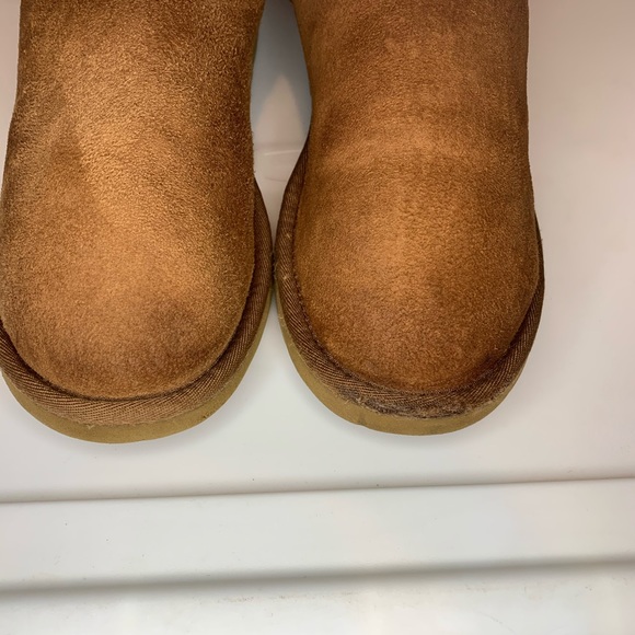 UGG Classic Short Sz 8 - Picture 2 of 12